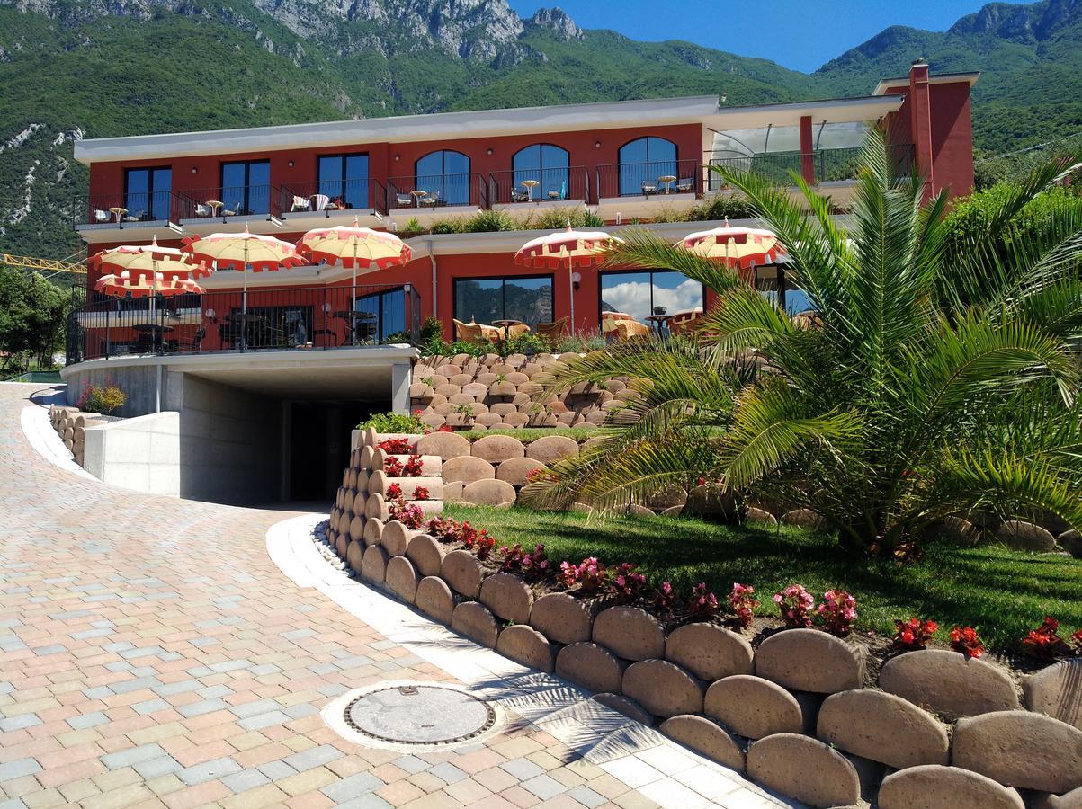 Hotel Oasi Beach 马尔切西内 外观 照片